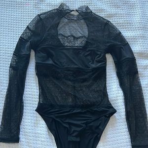 BLACK LACE BODYSUIT